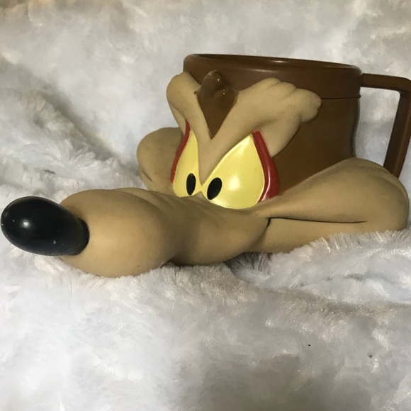 Rare 1993 Warner Brothers Roadrunner Cup - Picture 1 of 7